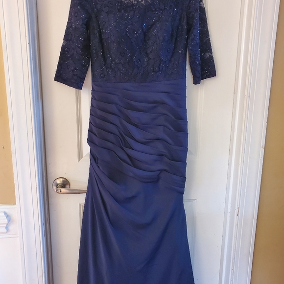 La femme NWT Gathered Mermaid Satin Gown size 6 - Picture 8 of 8